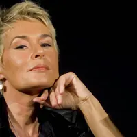 Elvira Dones